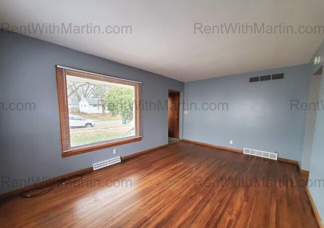 Building Photo - 736 Sherman Ave