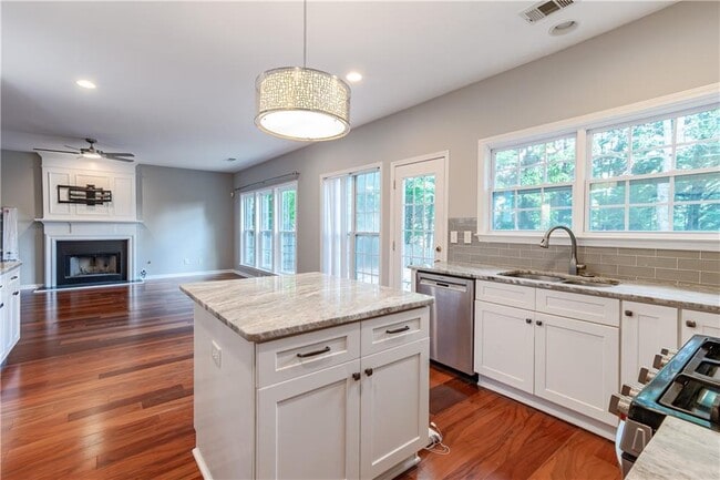 Building Photo - 3895 Tugaloo Dr NE