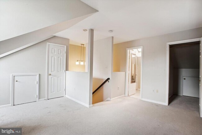 Building Photo - 450 W Glebe Rd