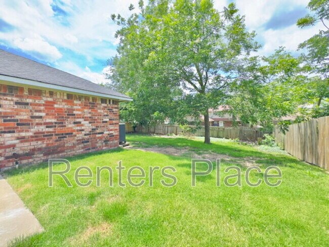 Building Photo - 1400 N Ironwood Pl
