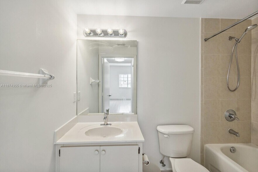 Building Photo - 7270 NW 114th Ave