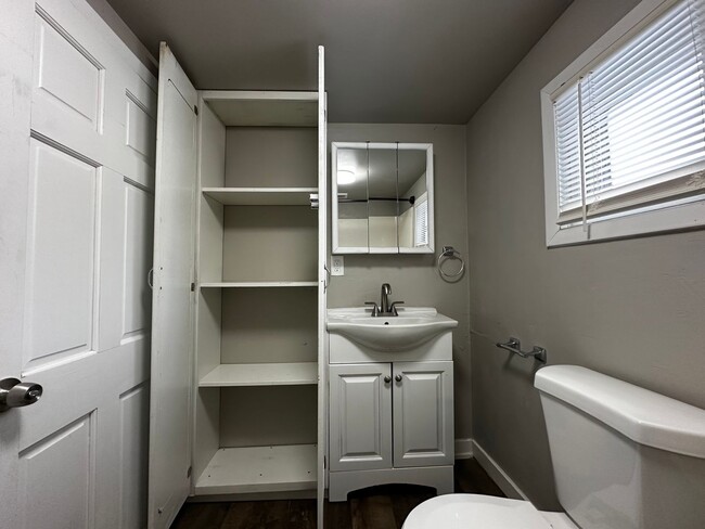 Building Photo - Recently Renovated 3 Bedroom 1 Bath Single...