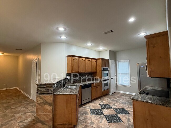 Building Photo - 3777 Pavilion Cir
