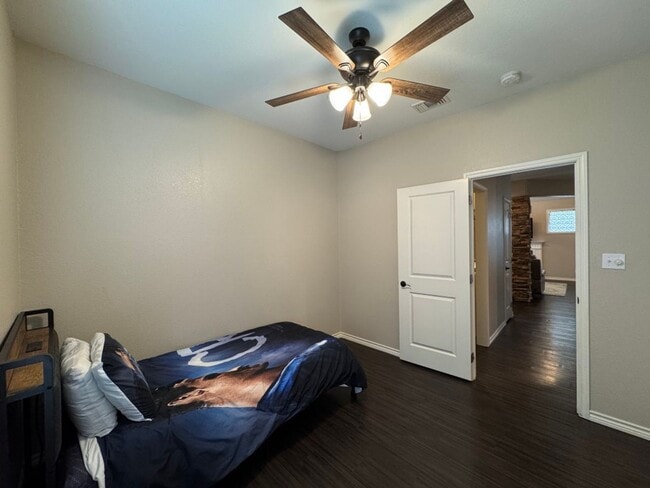 Building Photo - Gorgeous Home in Fleetwood!