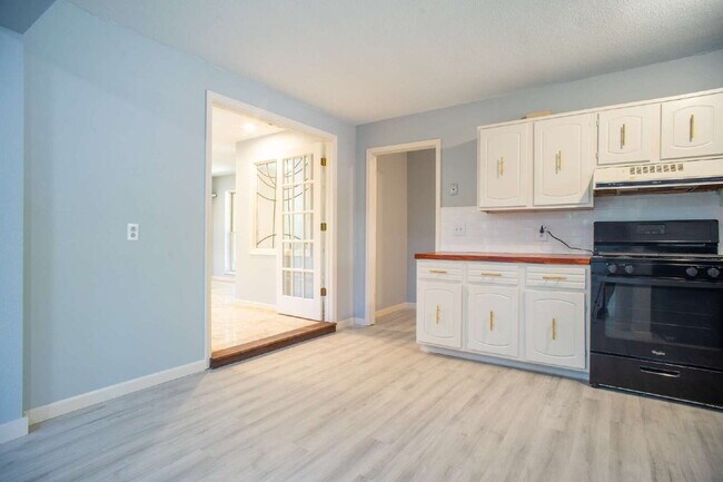 Building Photo - "Spacious 4-Bedroom Home in Fayetteville w...