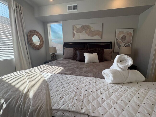 Building Photo - 206 N Chapparell Dr