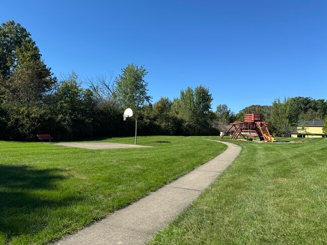 Building Photo - 8813 Beacon Woods Pl
