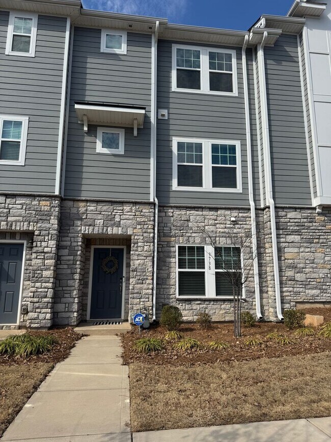 Building Photo - Modern 3-Level Townhome for Rent | Prime SW Charlotte Location
