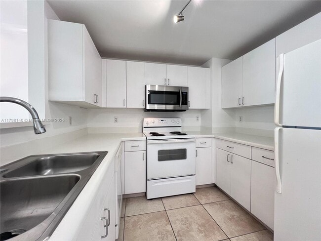 Building Photo - 50 Menores Ave