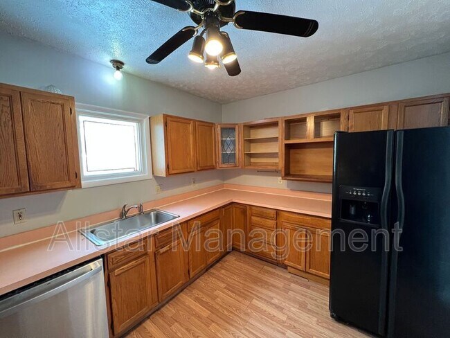 Building Photo - 4296 E 114th St