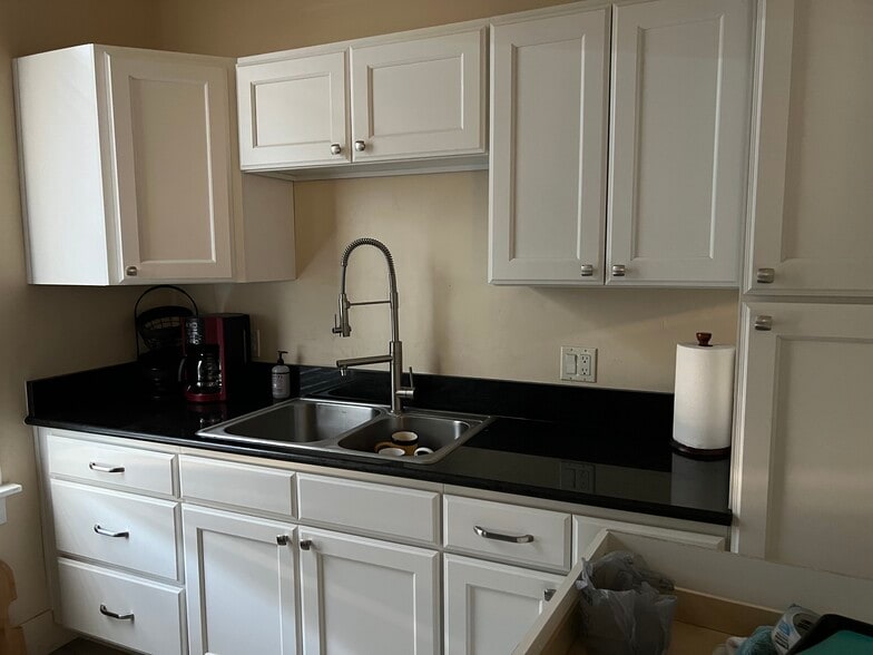 kitchen - 315 7th Ave S