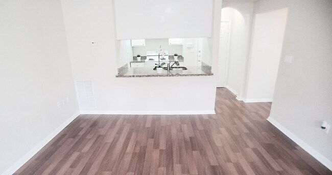 Building Photo - Beautiful 1/1 Pool View Condo x Rent @ Upt...