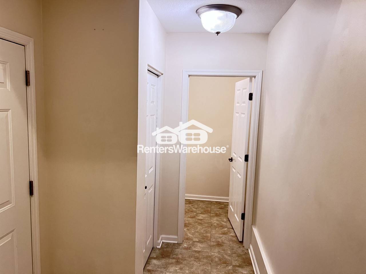 Building Photo - 8134 Oakview Cir N