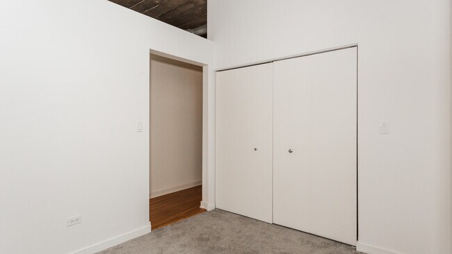 Building Photo - 1110 W 15th St