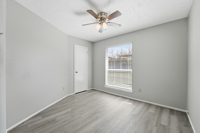 Building Photo - 7011 Lost Thicket Dr