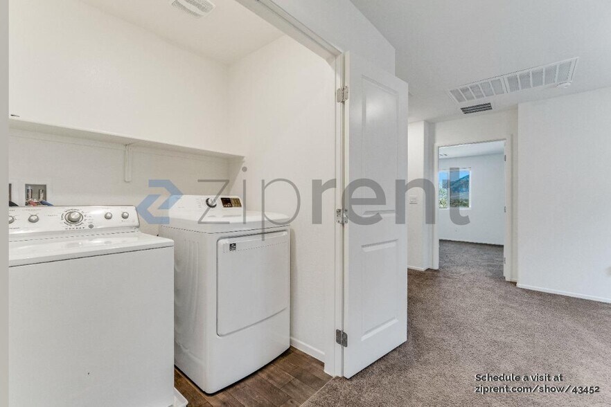 Building Photo - 4118 Lunar Cyn Ave