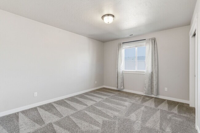 Building Photo - 9138 W Tillamook Dr