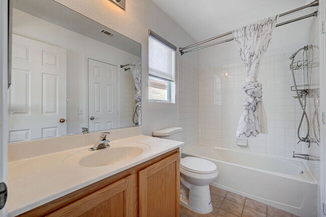 Building Photo - 3 BEDROOM + POOL IN DESIRABLE PECCOLE RANC...
