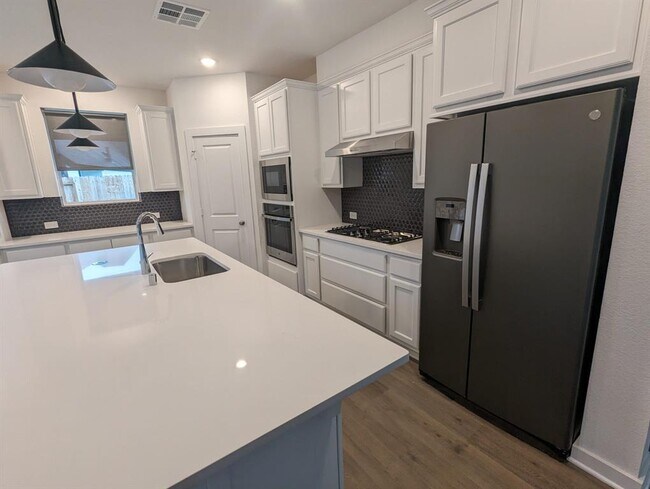 Building Photo - 541 Sand Branch Dr