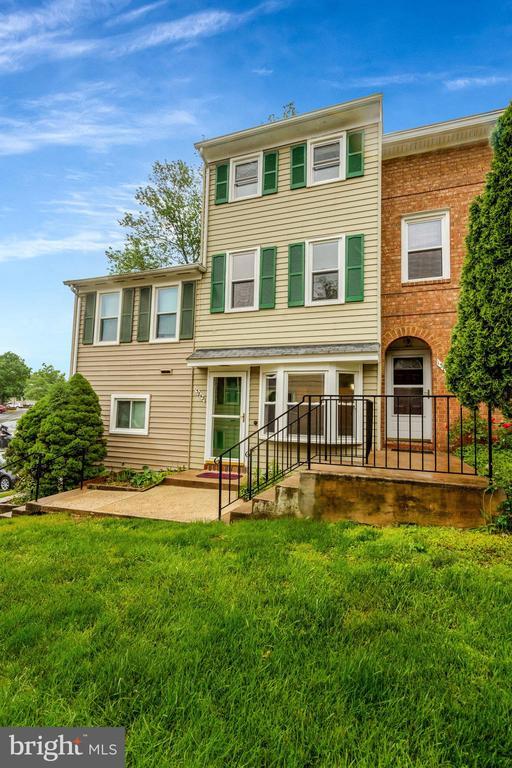 Building Photo - 13842 Beaujolais Ct