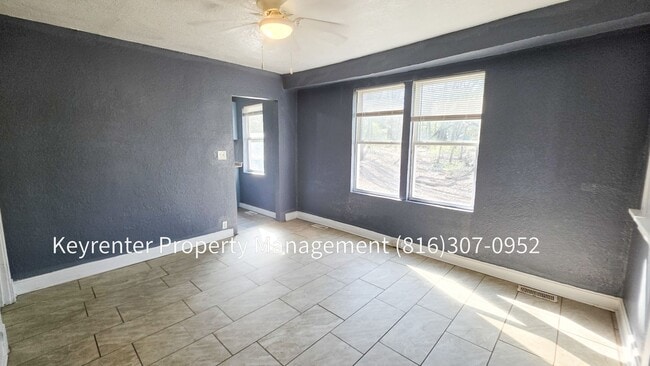 Building Photo - 2 Bed 1 Bath ready to rent!