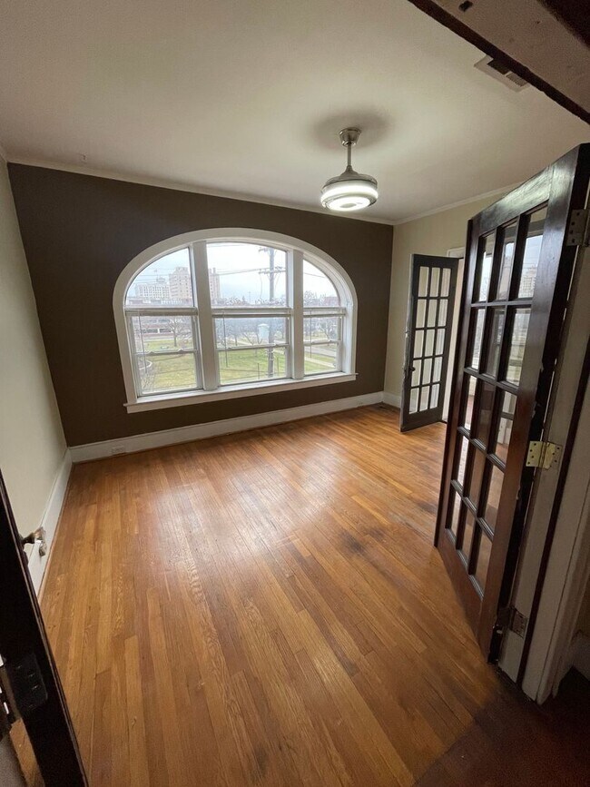 Building Photo - CASS D Apartments-5338