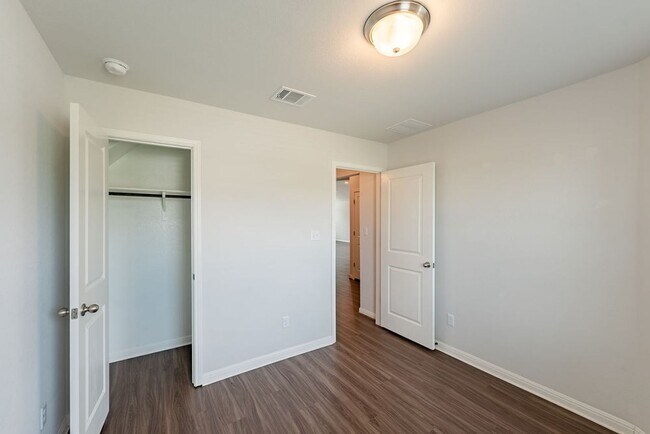 Building Photo - Experience Luxury Living: Perfect Blend of Comfort & Style in Your Dream Home! Schedule Viewing Now!