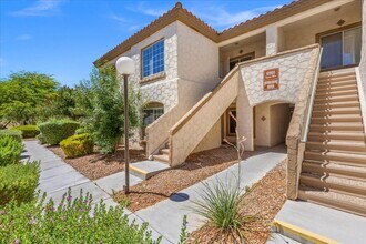 Building Photo - Sleek 2 Bedroom Condo with 2 Car Garage Ne...