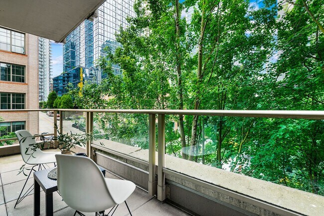 Building Photo - Bright Corner 1Bed/1Bath Condo in the Heart of Downtown Seattle!