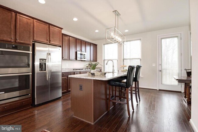 Building Photo - 42482 Dogwood Glen Square