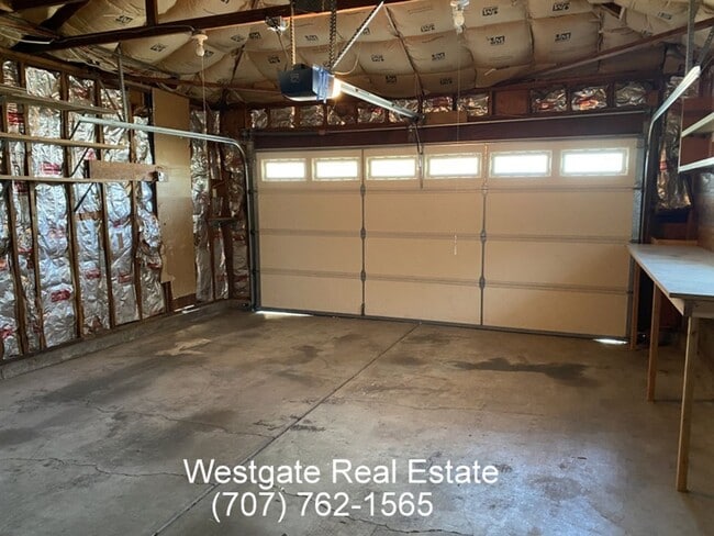 Building Photo - 8419 Lakewood Ave