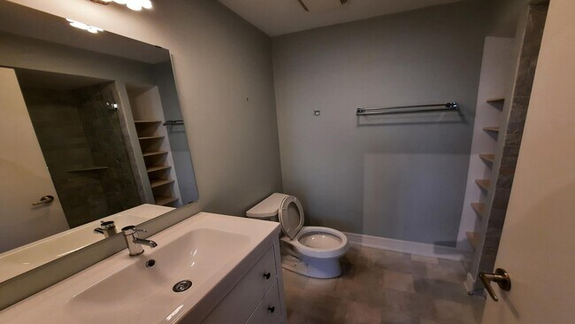 Building Photo - 1101 Dodge Ave