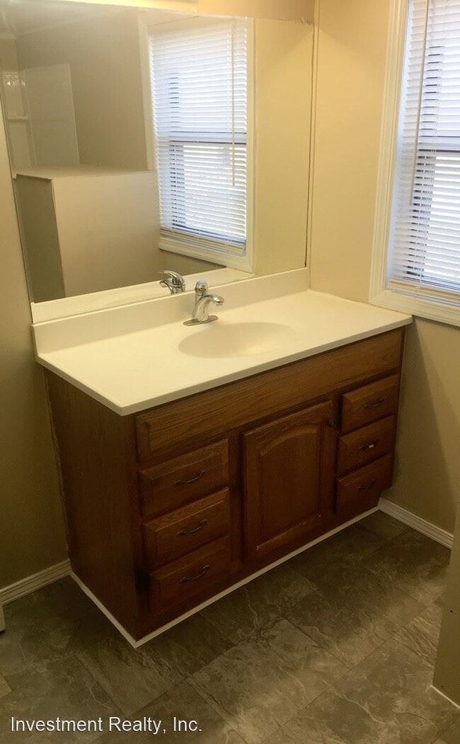 Building Photo - 2 br, 1 bath House - 25475 Richard Dr