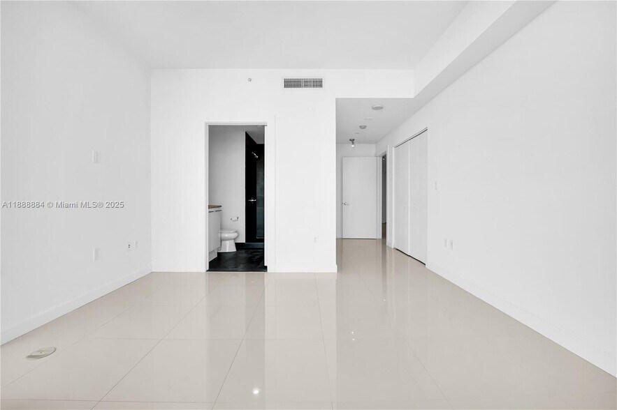 Building Photo - 900 Biscayne Blvd