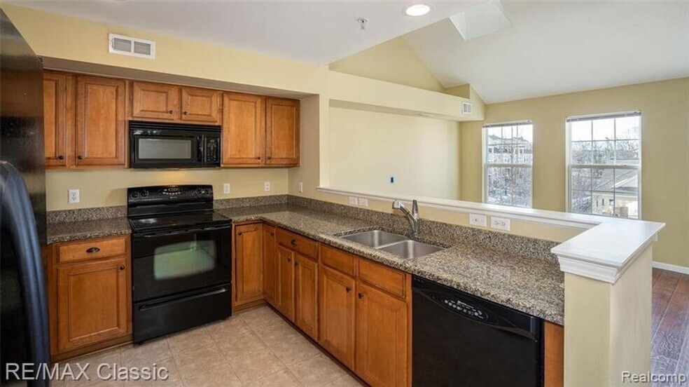 Building Photo - 3072 Schoolhouse