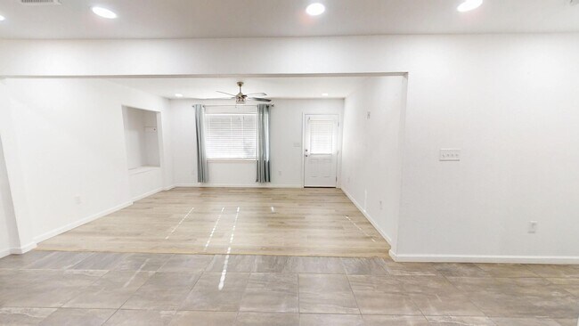 Building Photo - 1202 Sunshine Dr