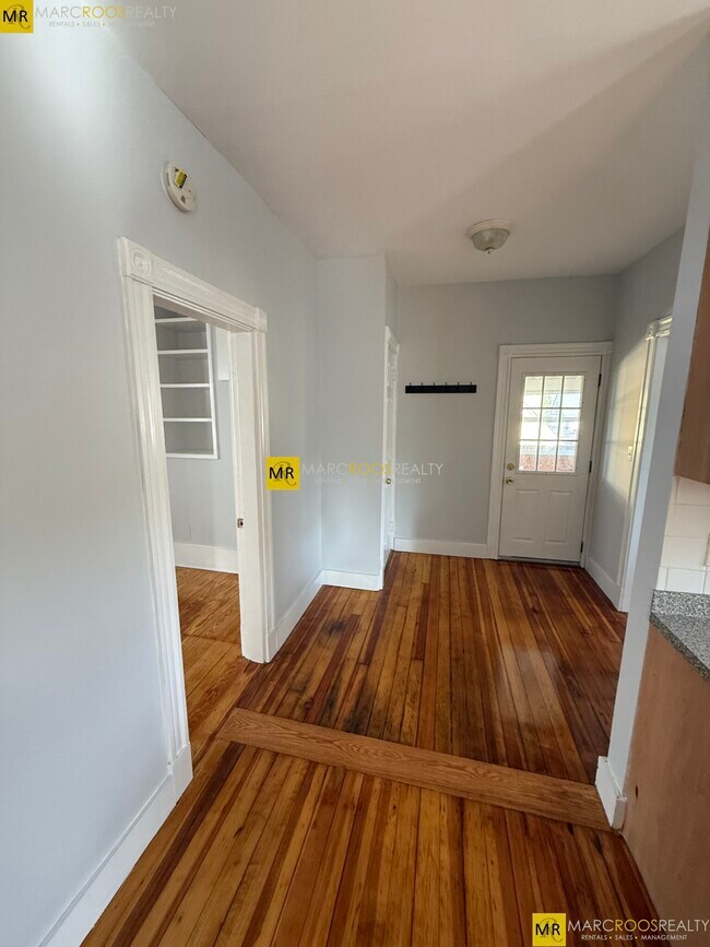 Building Photo - 68 Willow Ave