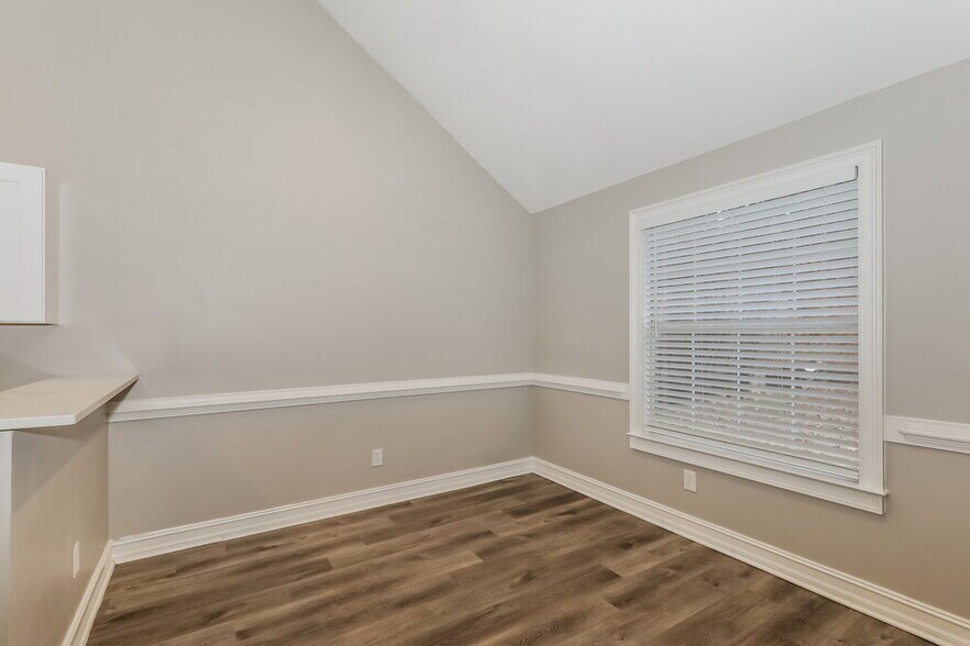 Building Photo - 275 Eagle Way