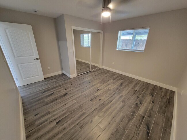 Building Photo - 535 W 15th St