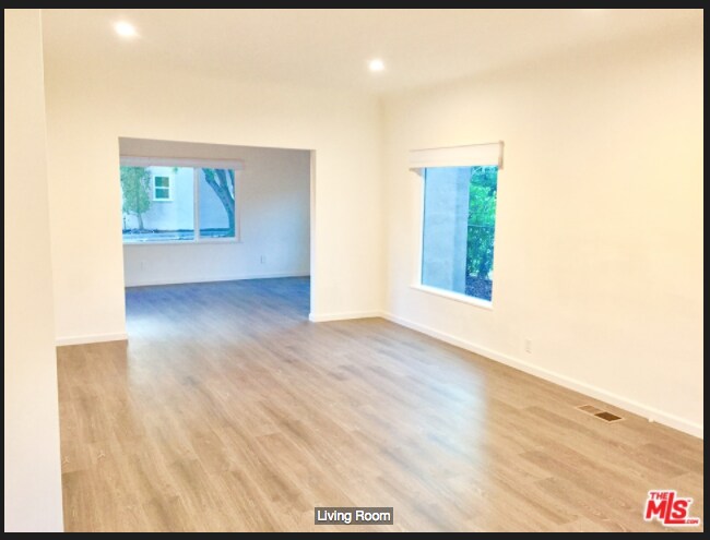 Building Photo - 502 26th St