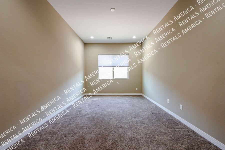 Building Photo - 3325 E Coconino Dr