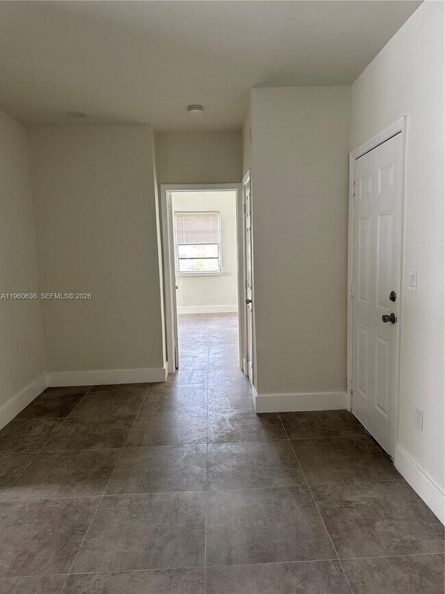 Building Photo - 1965 Calais Dr