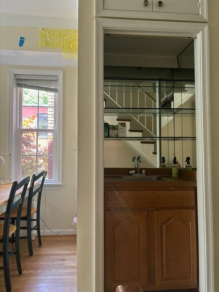 LR Wet bar - 2318 L St NW