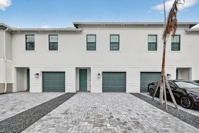 Building Photo - 2880 SE Federal Hwy