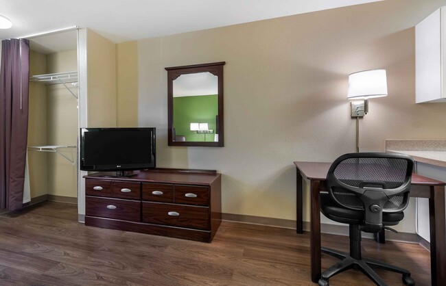 Building Photo - Furnished Studio-Colorado Springs - West