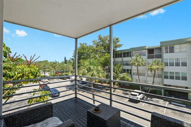 Building Photo - 2771 Taft St