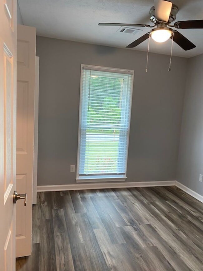 Building Photo - Totally Remodeled and Ready for YOU.