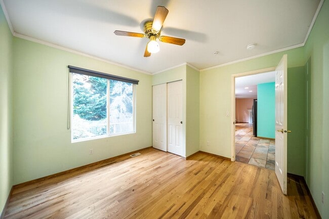 Building Photo - 5 Bed 2.5 Bath Spacious House For Rent In Poulsbo!!!