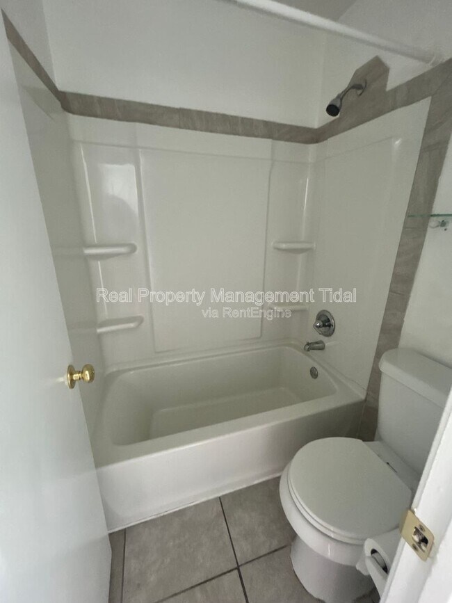 Building Photo - 3204 Wimbledon Way