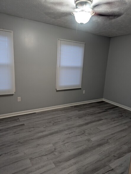 Building Photo - 1075 Raintree Dr